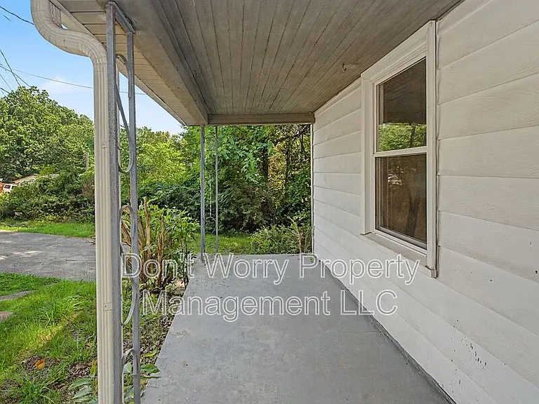 4106 Lexwin Ave — Photo 2