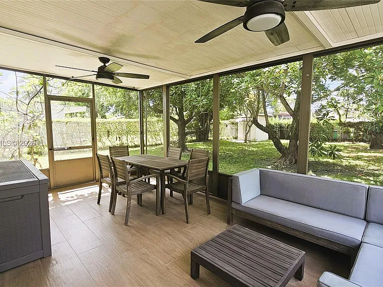 6550 SW 28th St — Photo 21