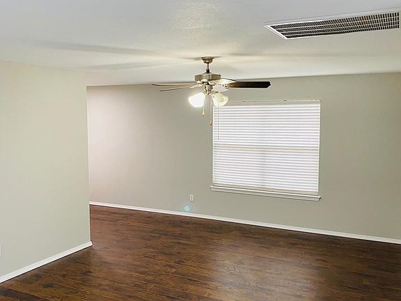Entry way transition into living room