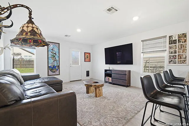 3 bed, 2.0 bath, 1056 sqft, $1,500 — Photo 4
