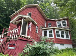28 Hyde St, Bellows Falls, VT 05101
