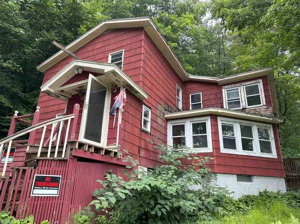 28 Hyde Street, Rockingham, VT 05101