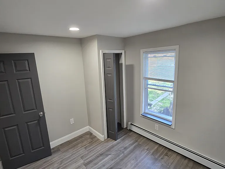 142 E Walnut St — Photo 5