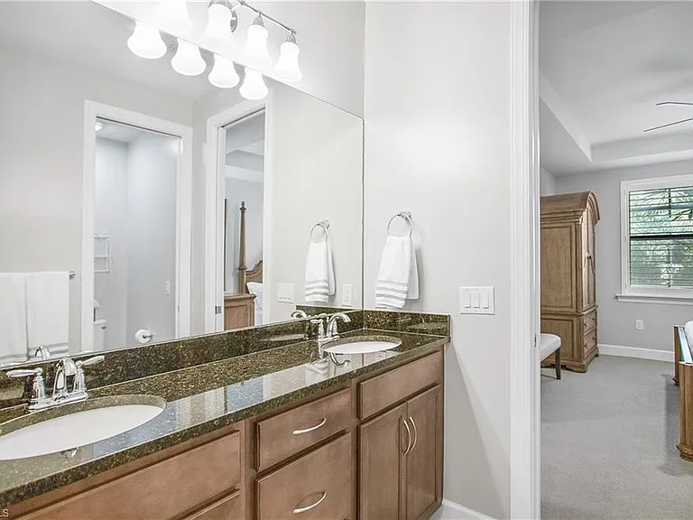 7674 Jacaranda Ln — Photo 11