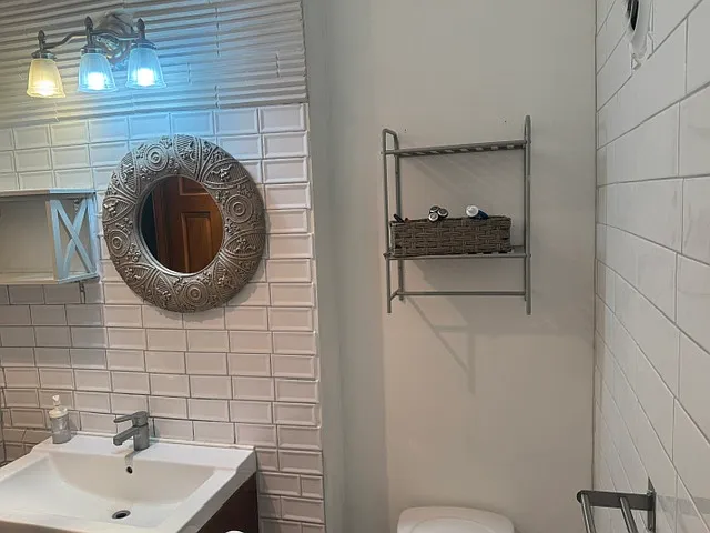 2717 Girard Ave S #201 — Photo 33