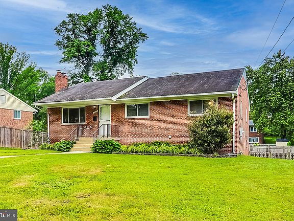 2nd image of 3720 Lockwood Ln