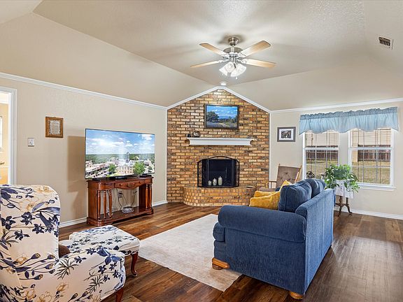 5th image of 1214 Chaparral Ln