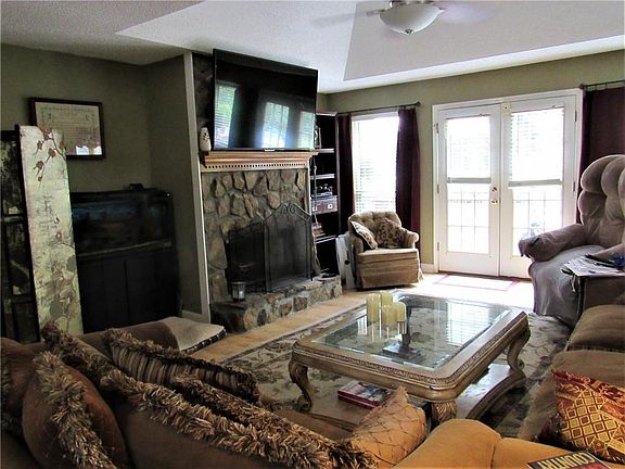4th image of 5610 Twin Oak Dr