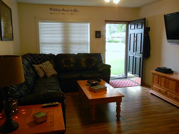 3rd image of 3405 Winchester Dr