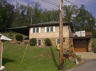 25 Holly Ln, Wellsburg, WV 26070