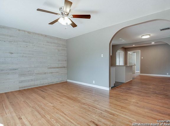 2nd image of 703 Cravens Ave