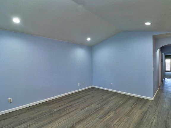 5th image of 525 Grand Ave