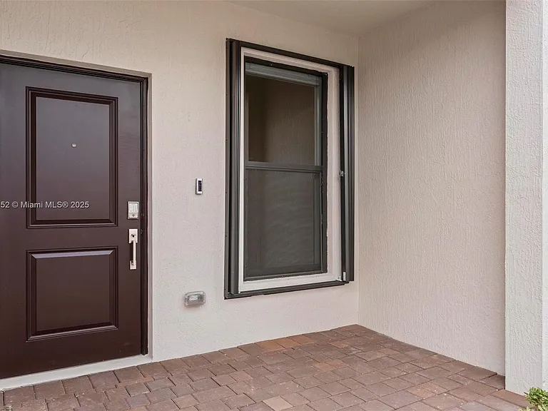 15983 SW 2nd Pl — Photo 2