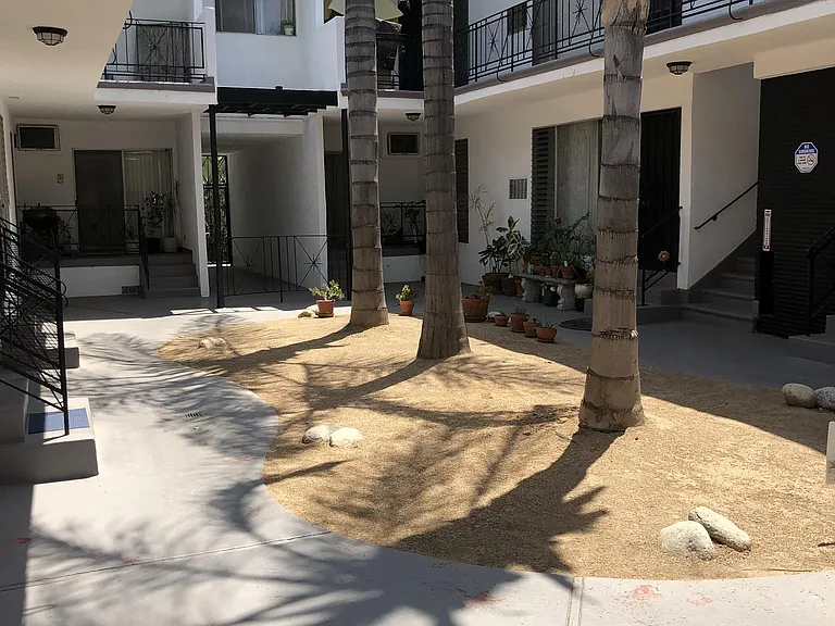 5309 Agnes Ave — Photo 12
