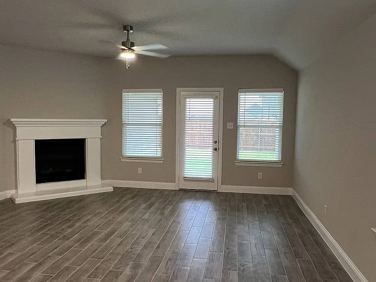 729 Fencerow Trl — Photo 4