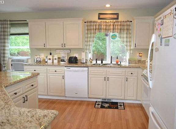 5th image of 941 NE Ayrshire Dr