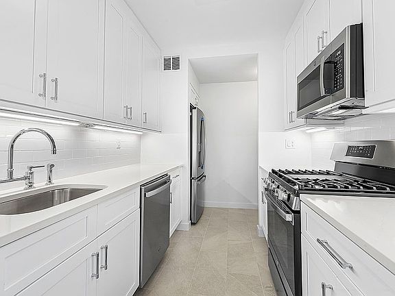 5th image of 254 E 68th St APT 3C
