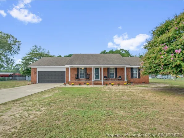 327 Grape Arbor Dr, Fayetteville, NC 28312