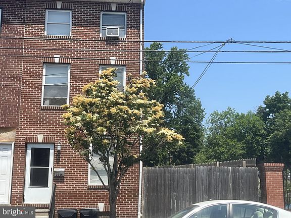 2nd image of 2215 N Market St