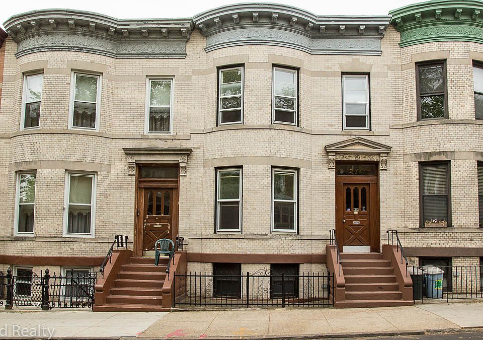 1st image of 216 Windsor Pl