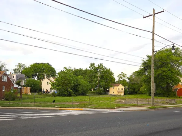 711 Eastern Ave, Fairmount Heights, MD 20743