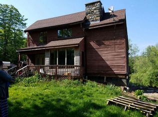 21 E Washington Rd, Hinsdale, MA 01235