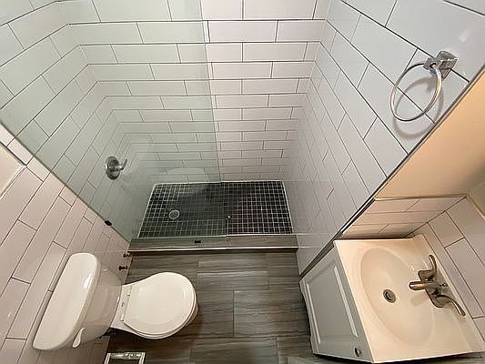 5th image of 116 Bedford Ave APT 2R