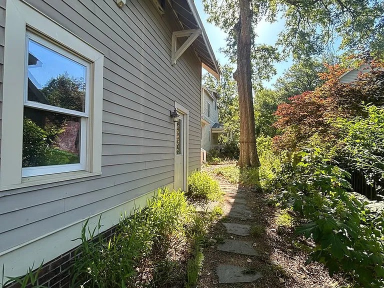 839 Onslow St — Photo 11