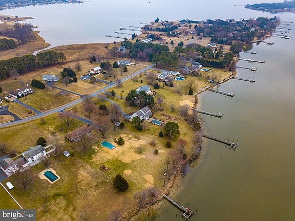 3rd image of 208 Shipping Creek Dr