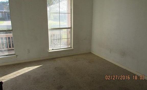 3rd image of 110 Brazos Dr