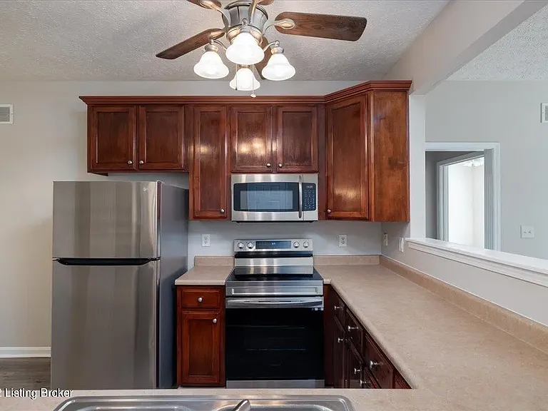 217 Hampton Place Ct — Photo 5