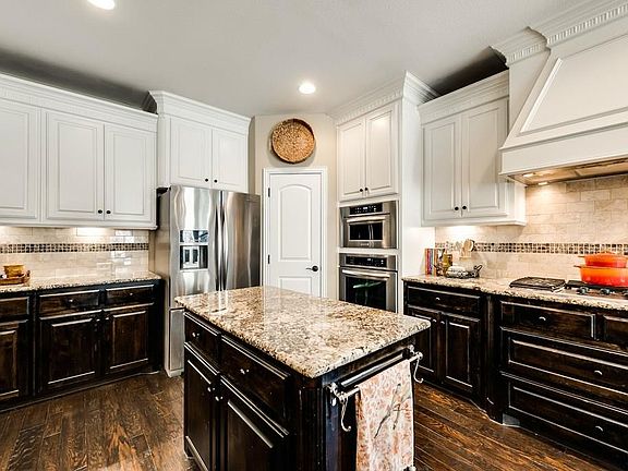 3rd image of 7321 Valencia Grove Ct