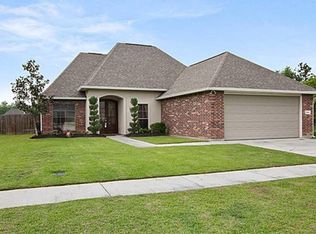 34261 Spring Lake Dr, Walker, LA 70785