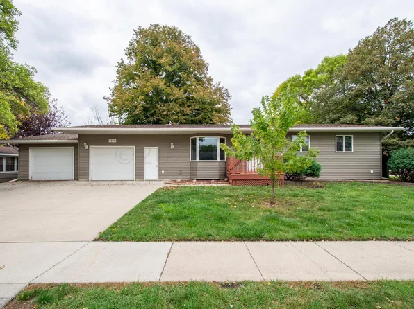 1310 21st St S, Fargo, ND 58103