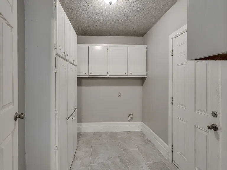 641 SW 15th St — Photo 15