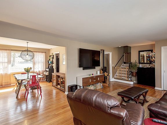 3rd image of 49 Stella Dr
