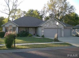 217 Ironwood Dr, Pekin, IL 61554