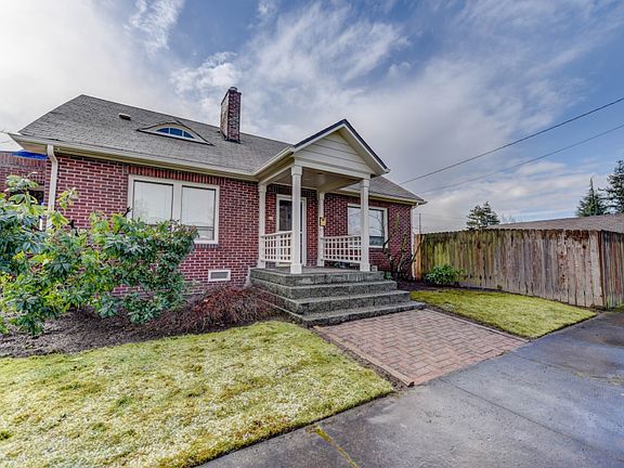 2nd image of 802 5th Ave NW