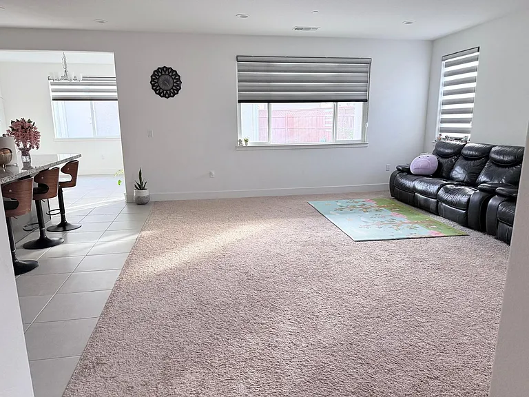 58 E Kamyar Pl — Photo 20