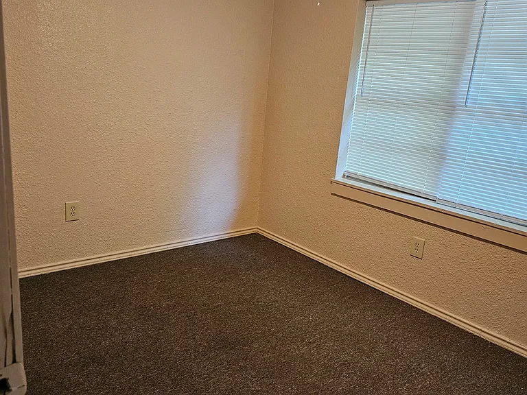 1306 E Houston Ave #C — Photo 6