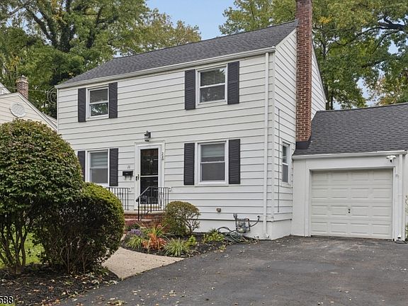 3rd image of 28 Laurel Pl