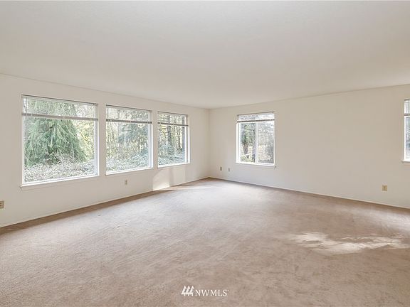 5th image of 80 E Wisteria Ln