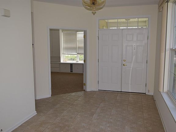4th image of 555 Falmouth Ct