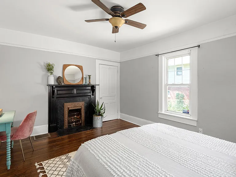 139 Hanover St — Photo 11