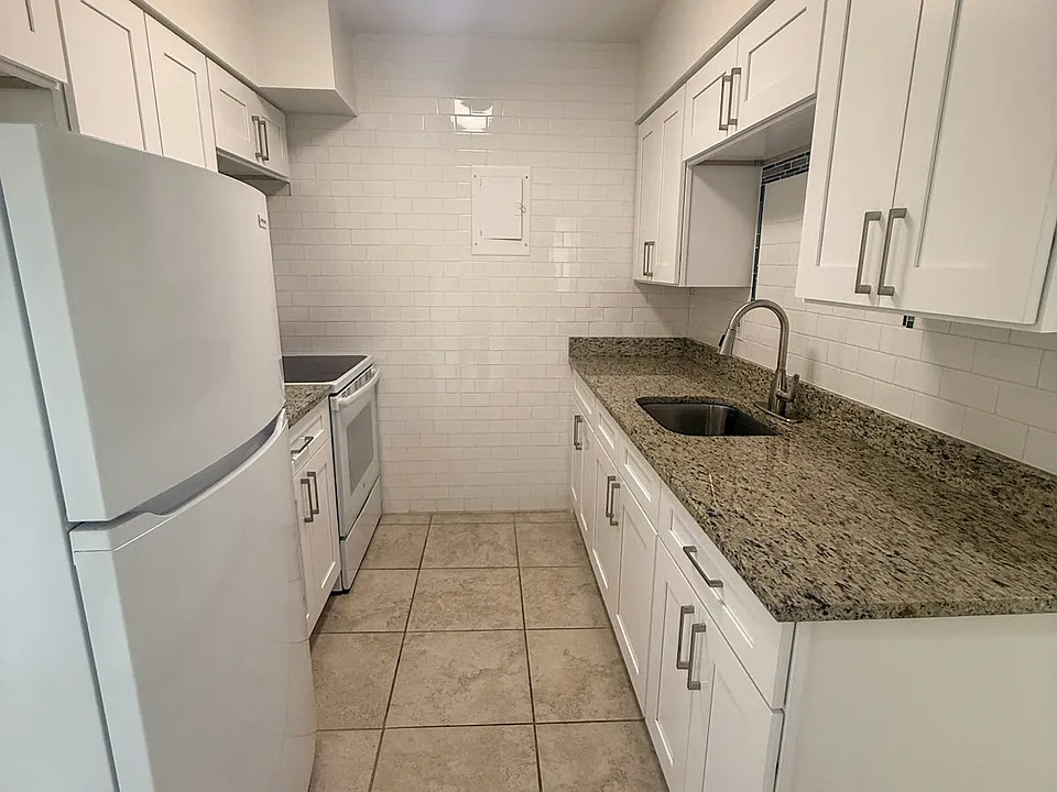 64 Davis Blvd #8