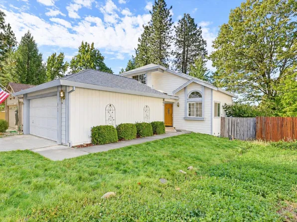 211 Fairmont Dr, Grass Valley, CA 95945