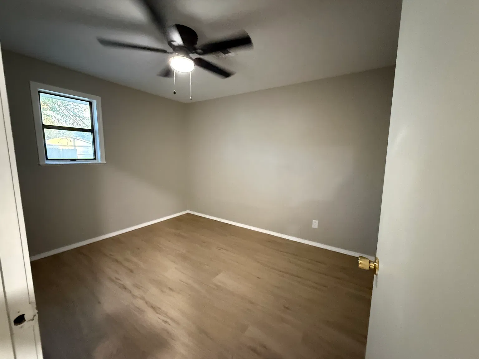 3 bed, 1000 sqft, $1,200 — Photo 3