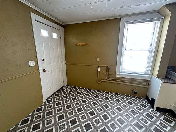 4th image of 6 Walcott St #1R