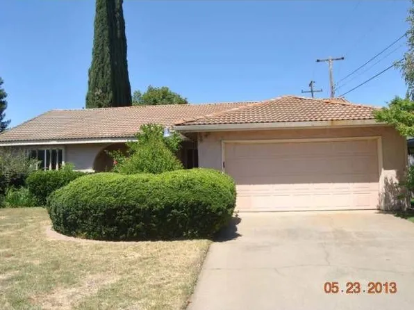 10121 La Alegria Dr, Rancho Cordova, CA 95670