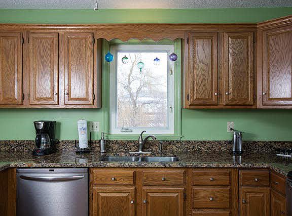 3rd image of 118 Willow Dr